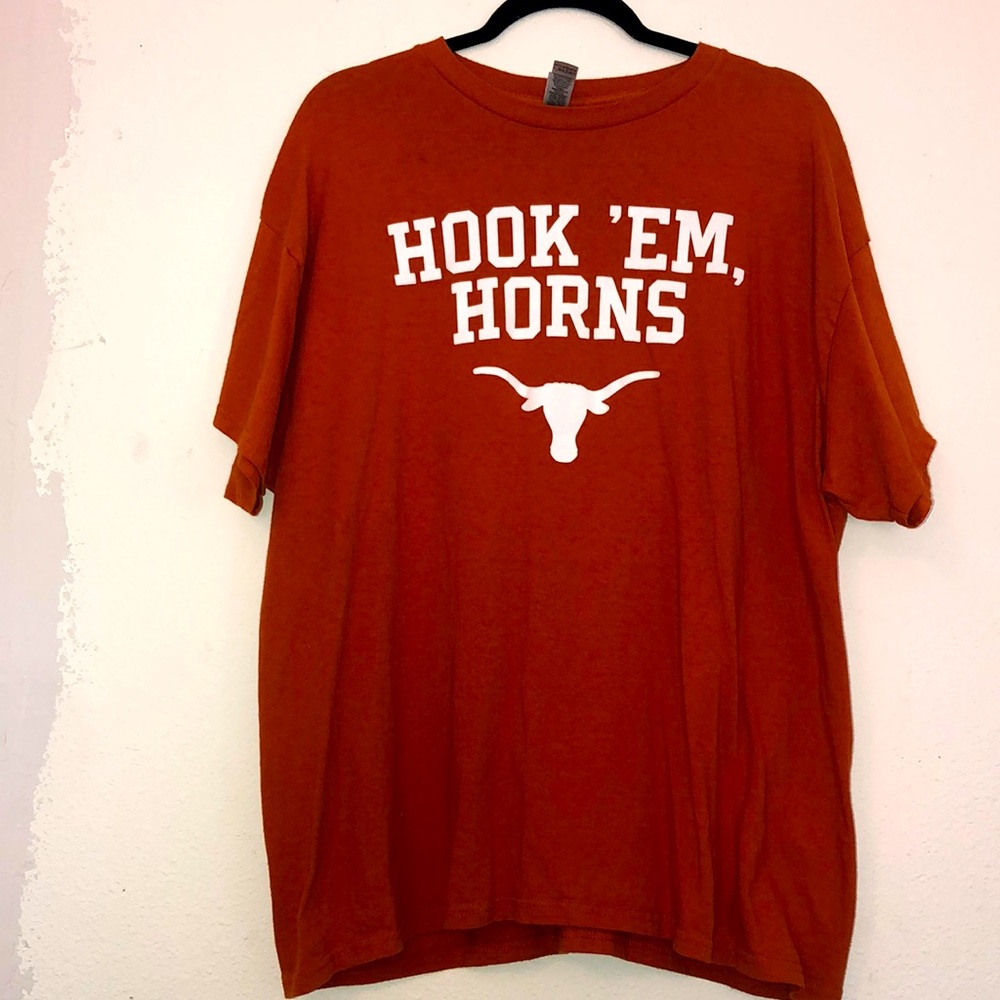 University of Texas, large T shirt, men’s. Very good condition.